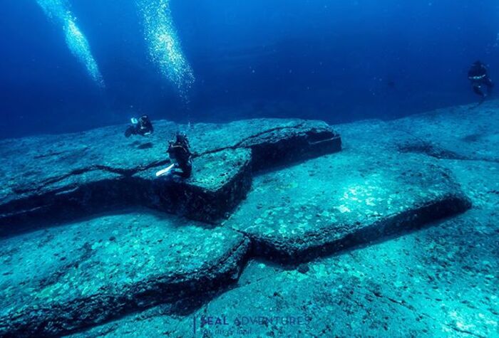 YONAGUNI, L'ENIGME ENGLOUTIE